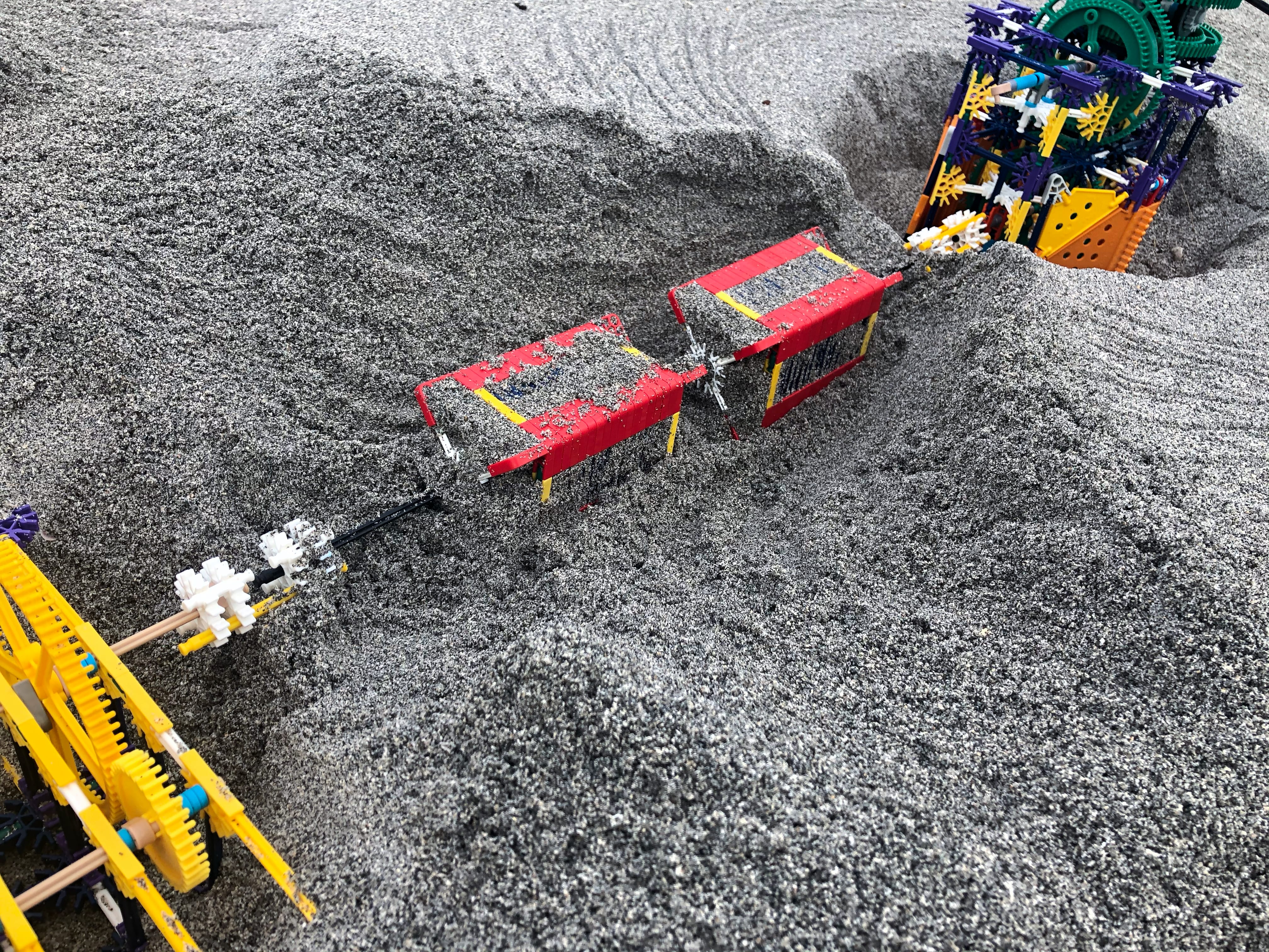 Boxed-in shaft connection running through the sand